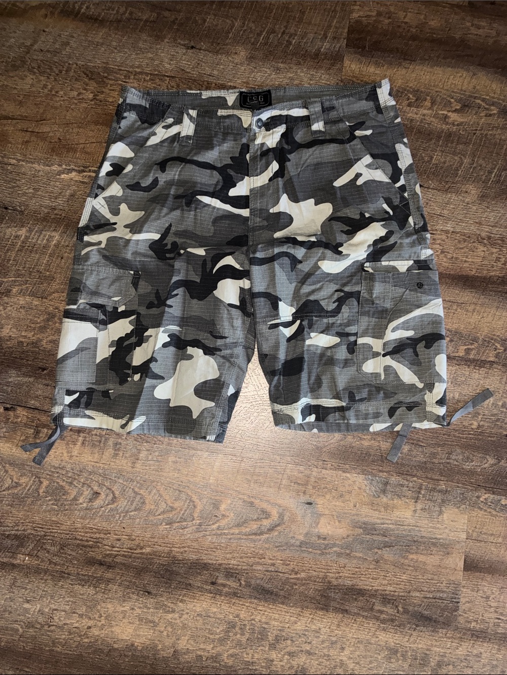 Men's Gray Camo Cargo Shorts - Tactical Pocket Utility